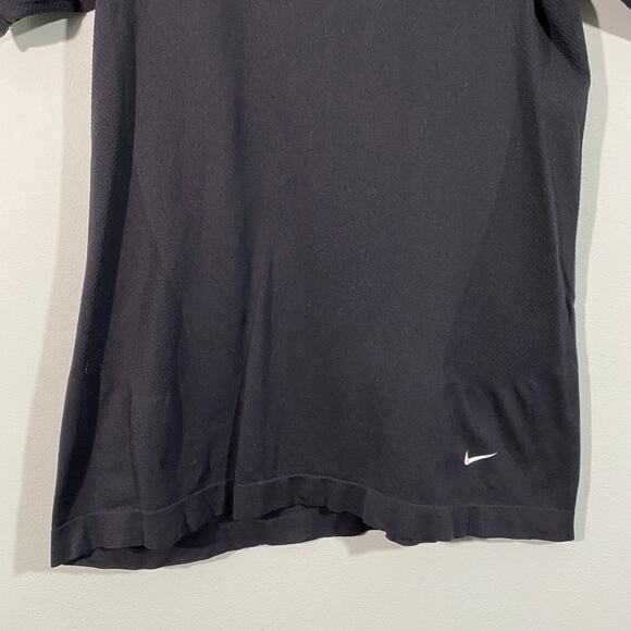 Nike Women's Black Fitdry Fitted Athletic Short Sleeve Top Size M - Picture 3 of 9